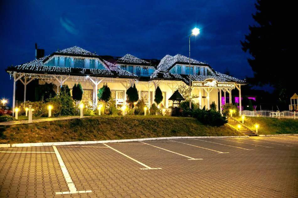 Polonez W Rymaniu Hotel Ngoại thất bức ảnh