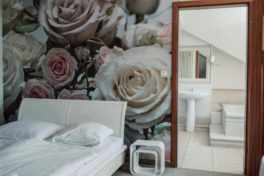 Polonez W Rymaniu Hotel Ngoại thất bức ảnh